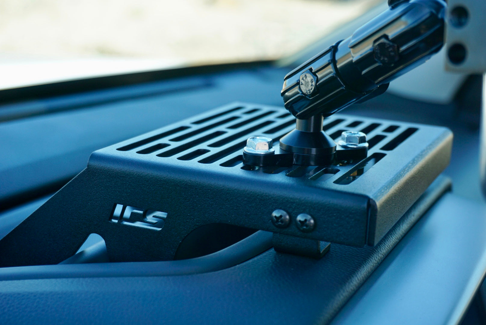 Colorado/Canyon Dash Mount