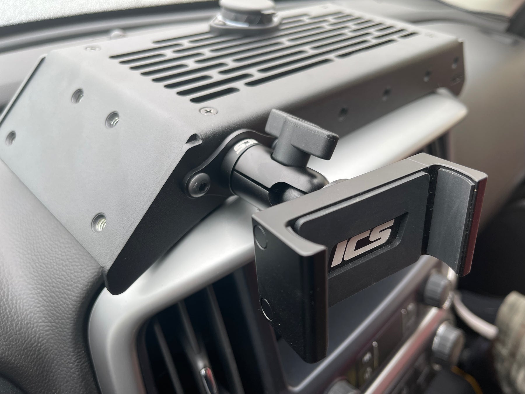 Chevy Colorado/GMC Canyon Dash Mount (Bose compatible)