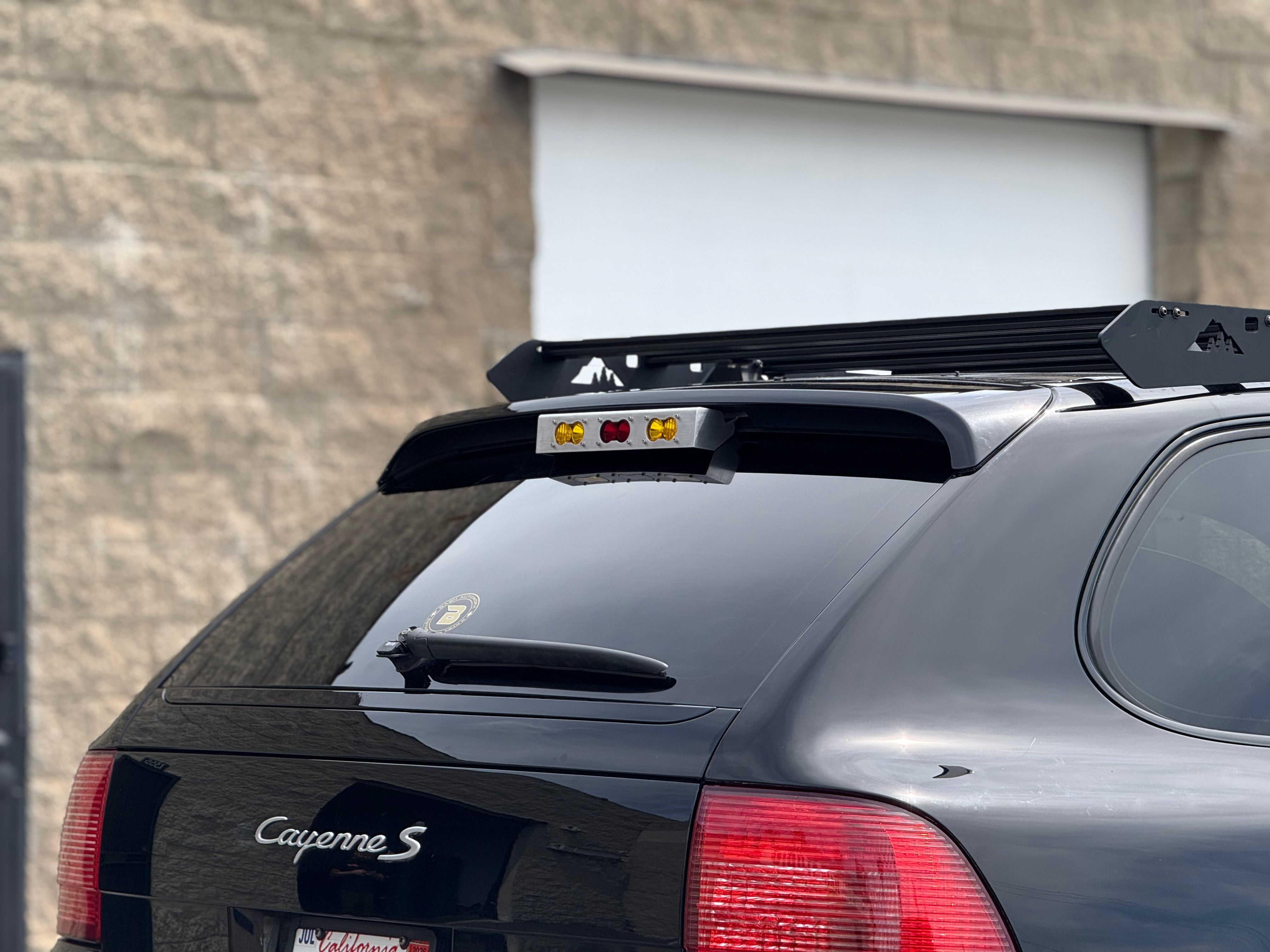Ics 308 Car with a roof rack on a concrete wall background